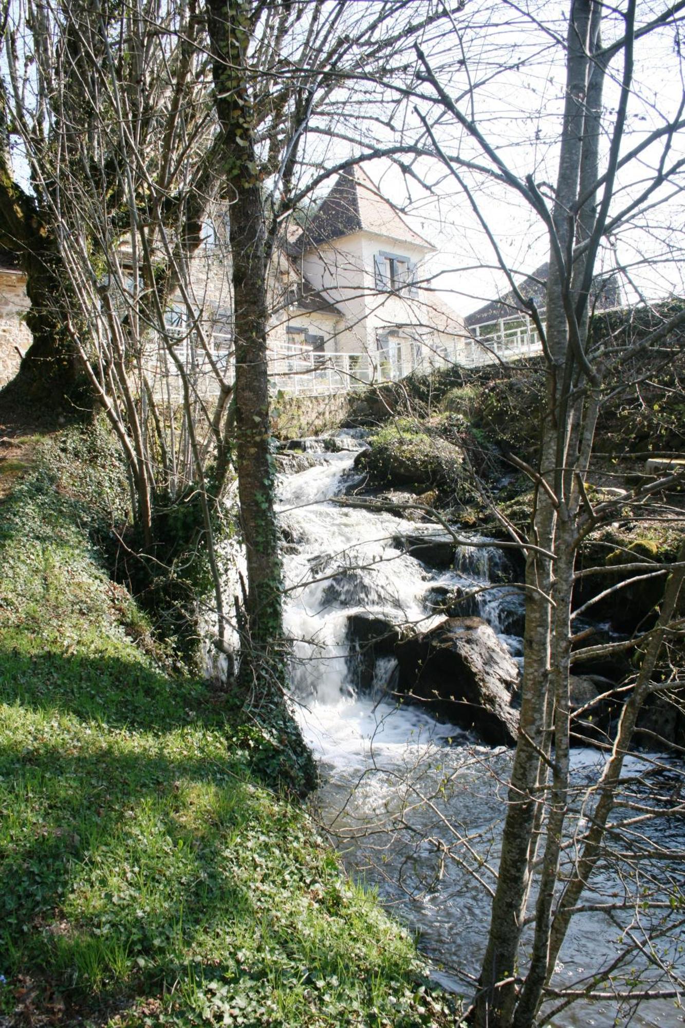 Au Moulin De La Gorce Bed and Breakfast La Roche-lʼAbeille Exteriör bild