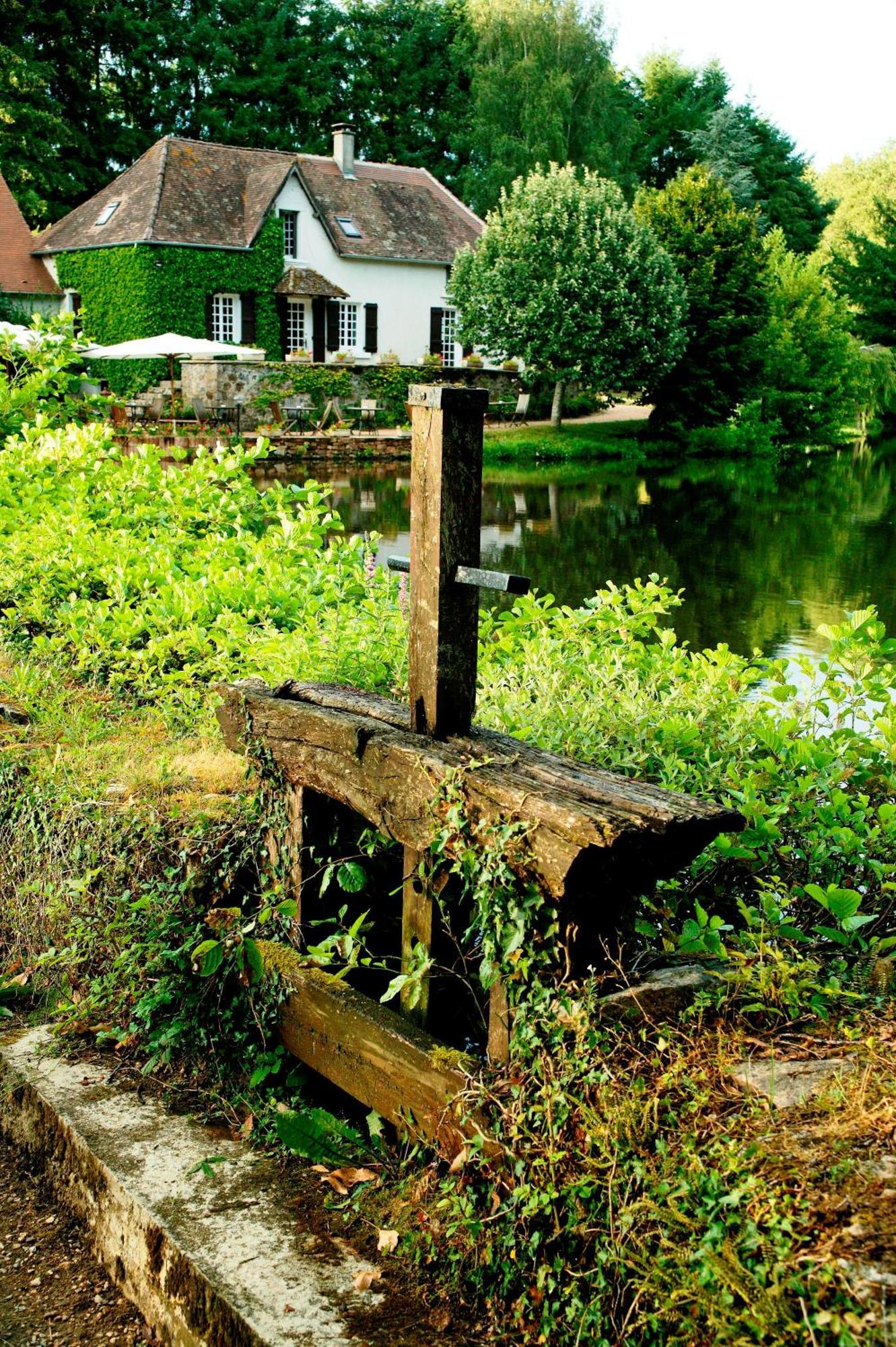 Au Moulin De La Gorce Bed and Breakfast La Roche-lʼAbeille Exteriör bild